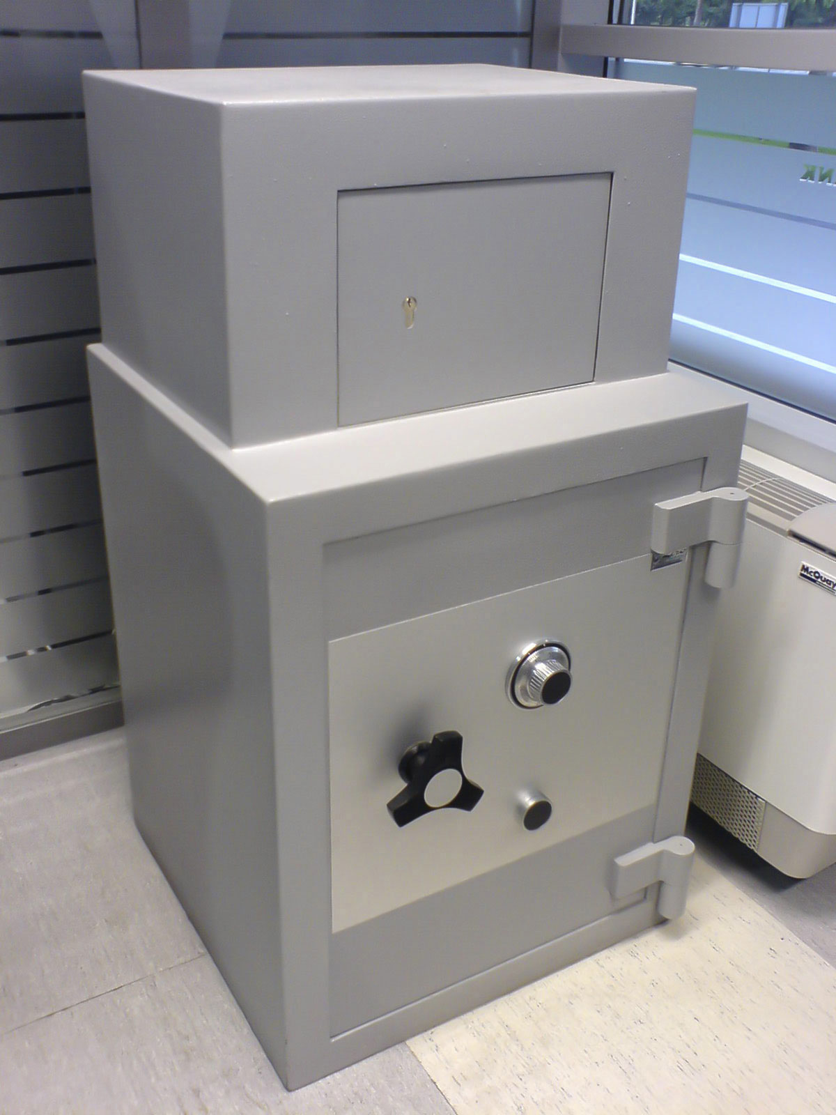 Дневно ноќен трезори - DNT